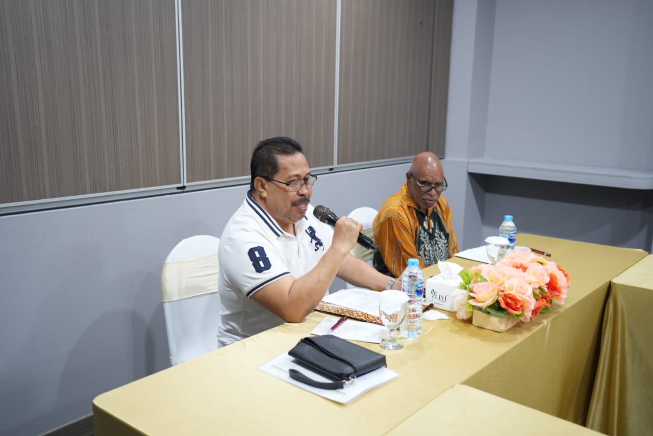 Anggota BP3OKP Drs .  Otto Ihalauw, MA. Foto: Oikonews/Daeng